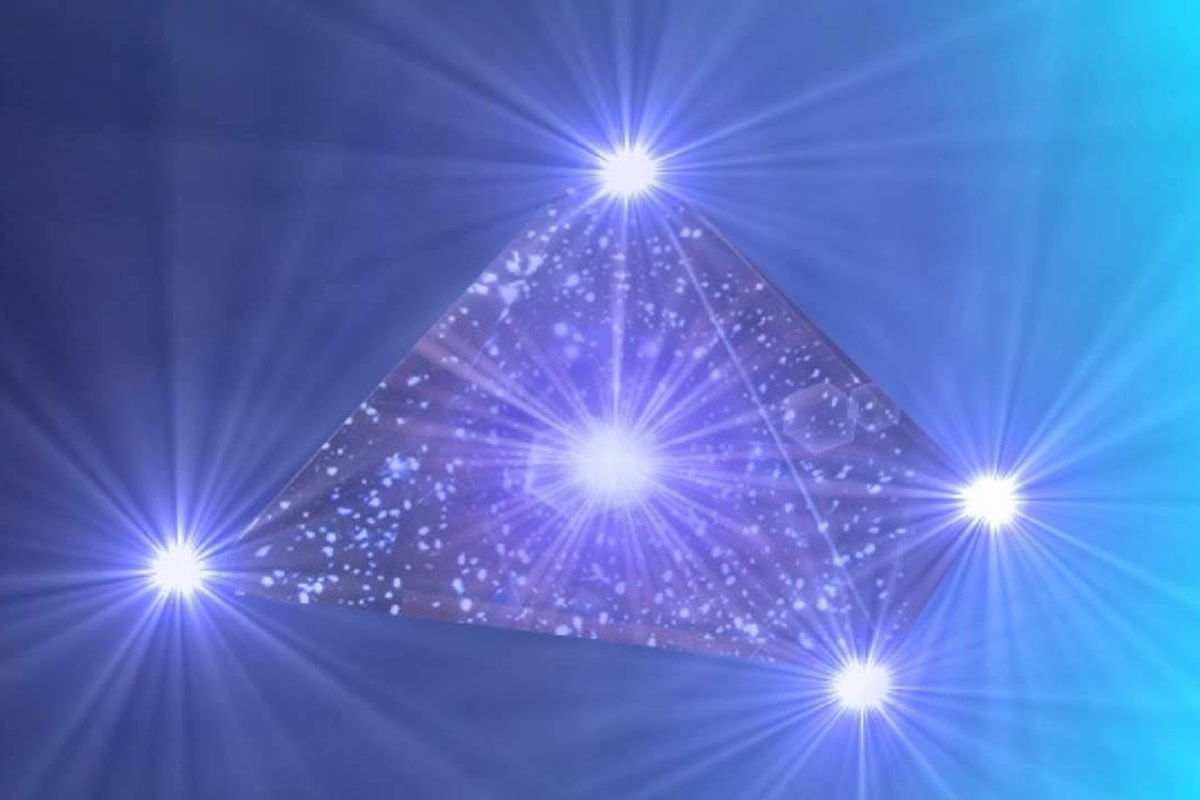 Uma Pirâmide de Luz no Céu