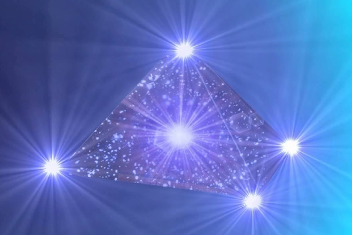Uma Pir&acirc;mide de Luz no C&eacute;u